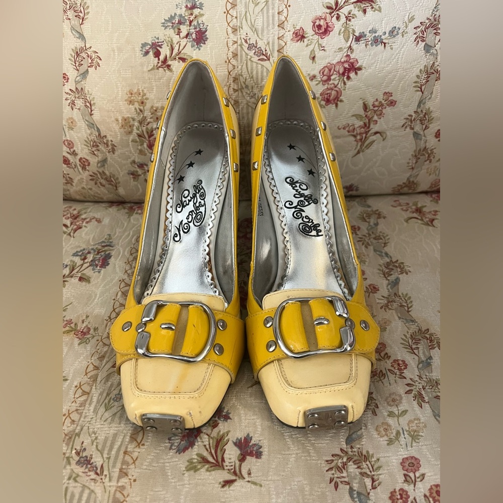 Vintage Y2K Naughty Monkey Yellow & Cream Heels with Buckle Pre❤️ (RSB Bin 2/21)